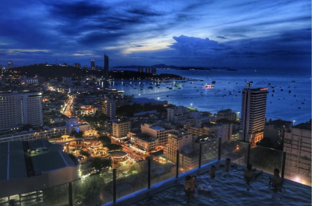 The Base Central Pattaya By Wwc Exterior photo