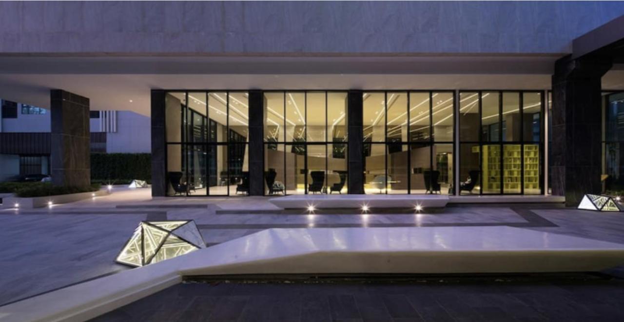 The Base Central Pattaya By Wwc Exterior photo