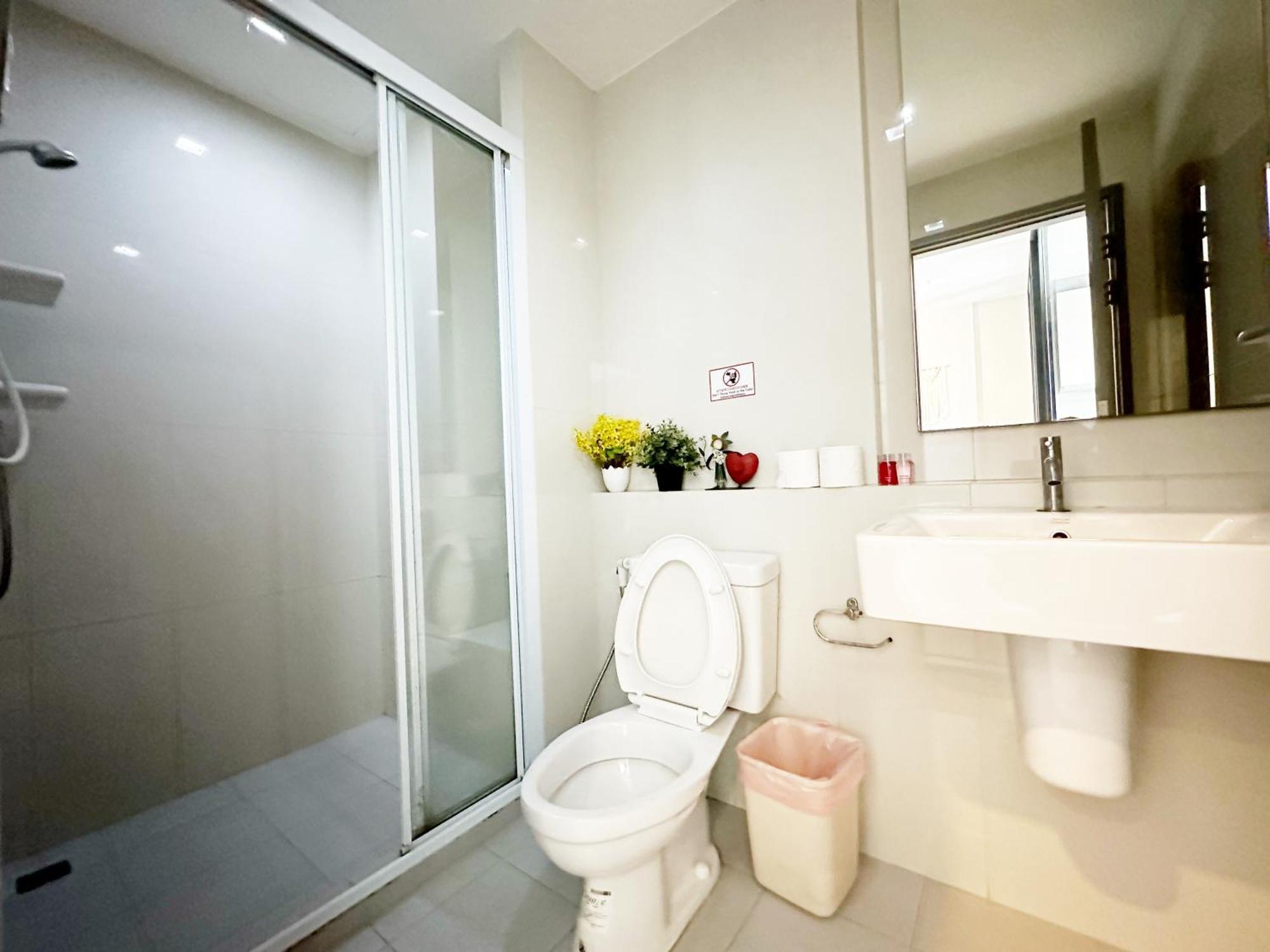 The Base Central Pattaya By Wwc Exterior photo
