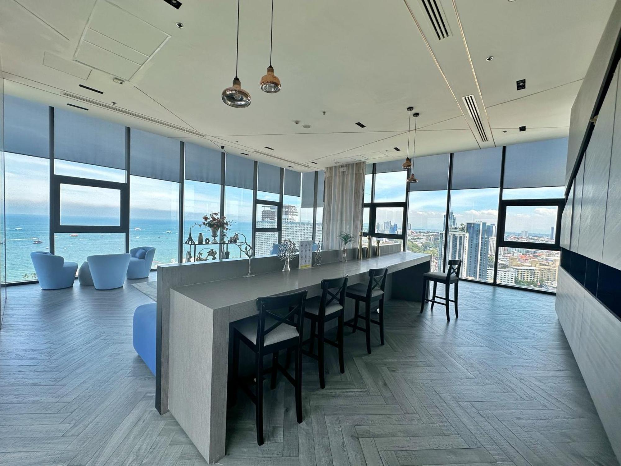 The Base Central Pattaya By Wwc Exterior photo