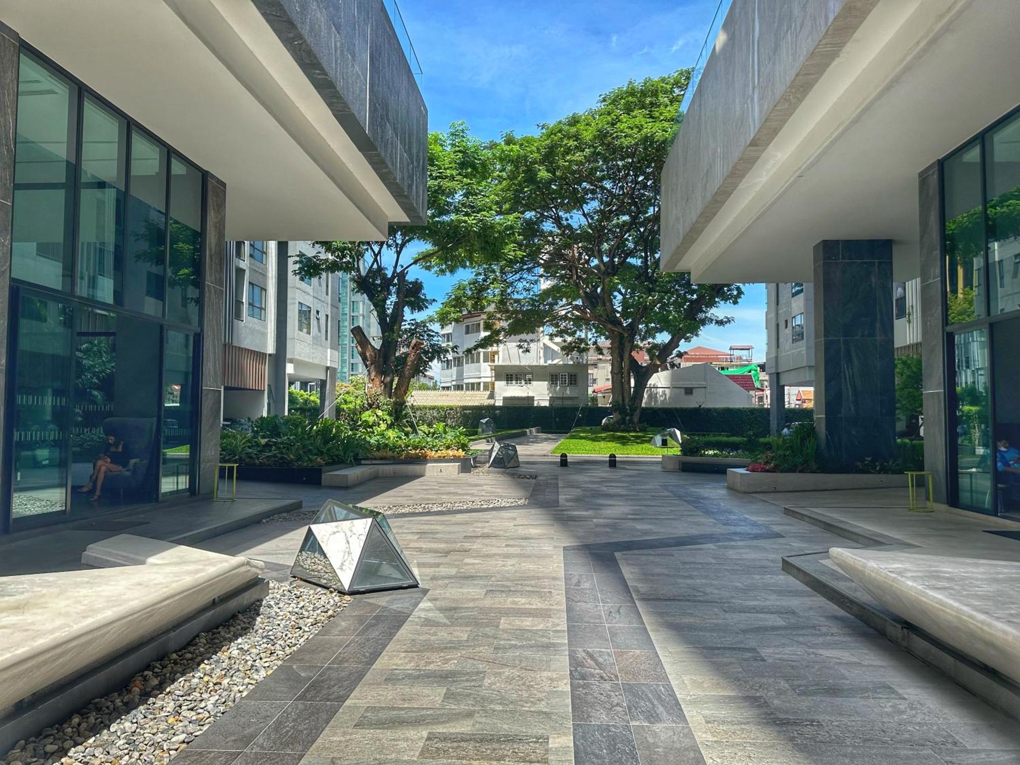 The Base Central Pattaya By Wwc Exterior photo